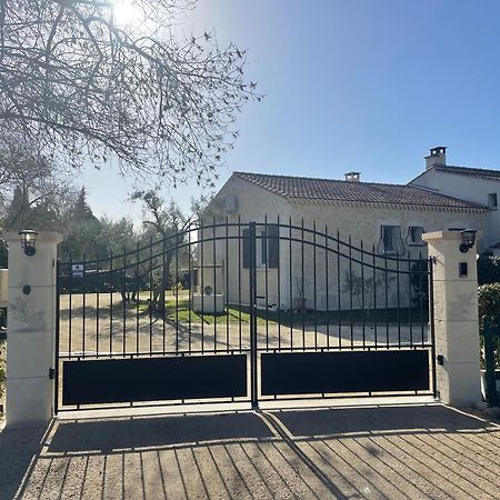 Arles Campagne Location "La Campagn'Arles" Bed & Breakfast Bagian luar foto