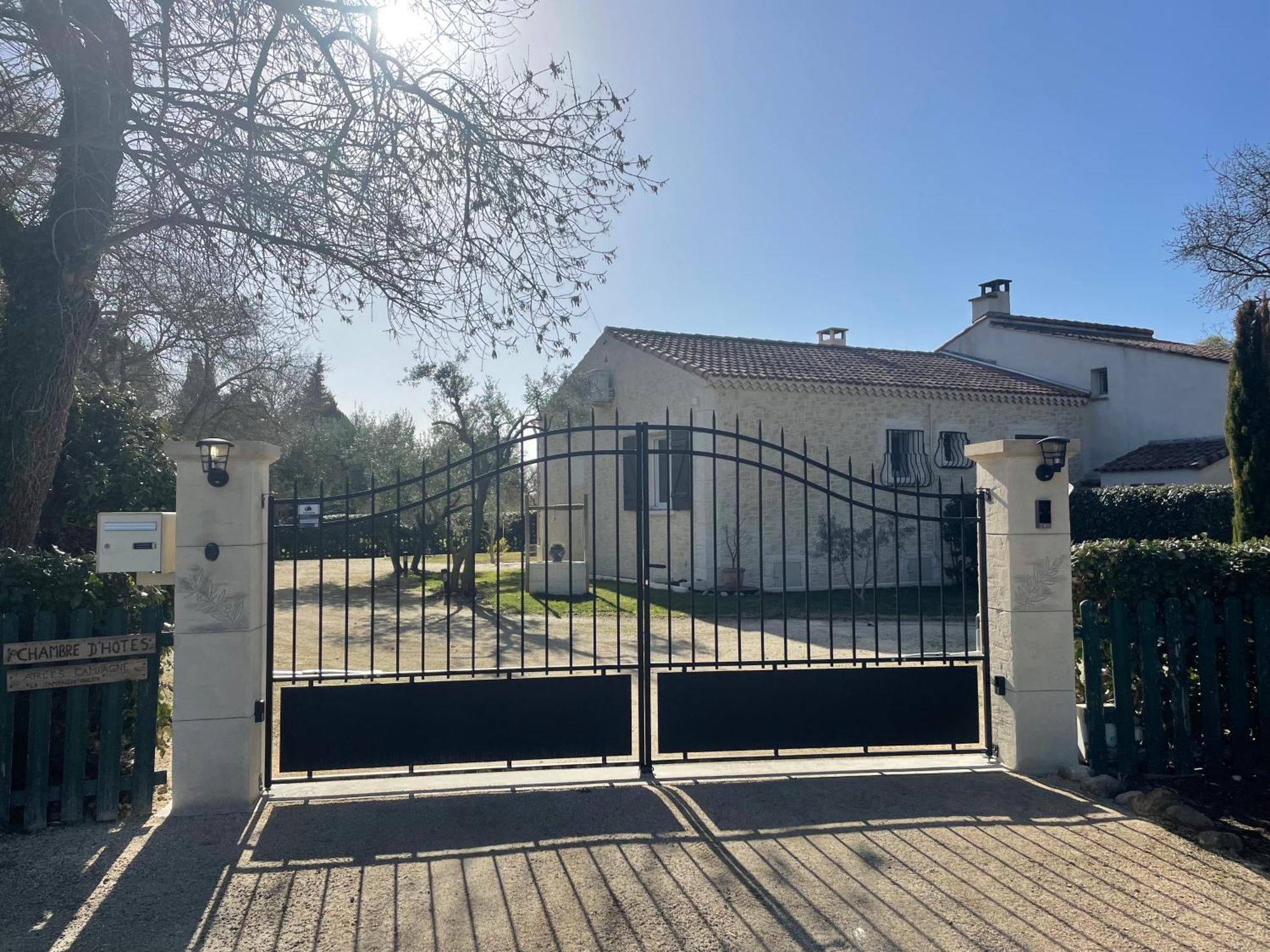 Arles Campagne Location "La Campagn'Arles" Bed & Breakfast Bagian luar foto